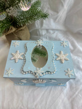 Load image into Gallery viewer, Snowflake Jewelry Box

