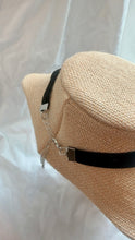 Load image into Gallery viewer, Vintage Heart Velvet Choker
