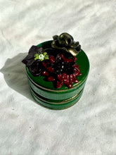 Load image into Gallery viewer, Gothic Flower Ring Box
