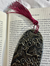 Load image into Gallery viewer, Rounded Flower Embossed Bookmark
