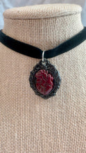 Load image into Gallery viewer, Vintage Heart Velvet Choker
