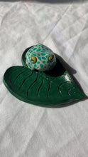 Load image into Gallery viewer, Frog on Leaf Trinket dish
