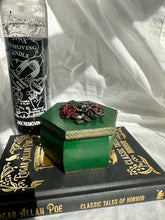 Load image into Gallery viewer, Vintage Flower Trinket Box

