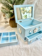 Load image into Gallery viewer, Snowflake Jewelry Box
