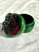 Load image into Gallery viewer, Gothic Flower Ring Box
