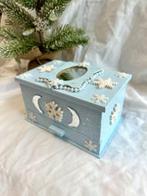 Load image into Gallery viewer, Snowflake Jewelry Box
