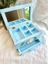 Load image into Gallery viewer, Snowflake Jewelry Box

