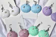 Load image into Gallery viewer, White Seashell Earrings
