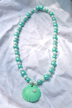 Load image into Gallery viewer, Green and White Beaded Necklace with Green Seashell
