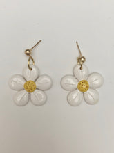 Load image into Gallery viewer, Daisy Earrings
