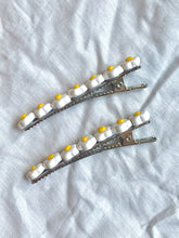 Load image into Gallery viewer, Mini Daisy Gator Style Hair Clips

